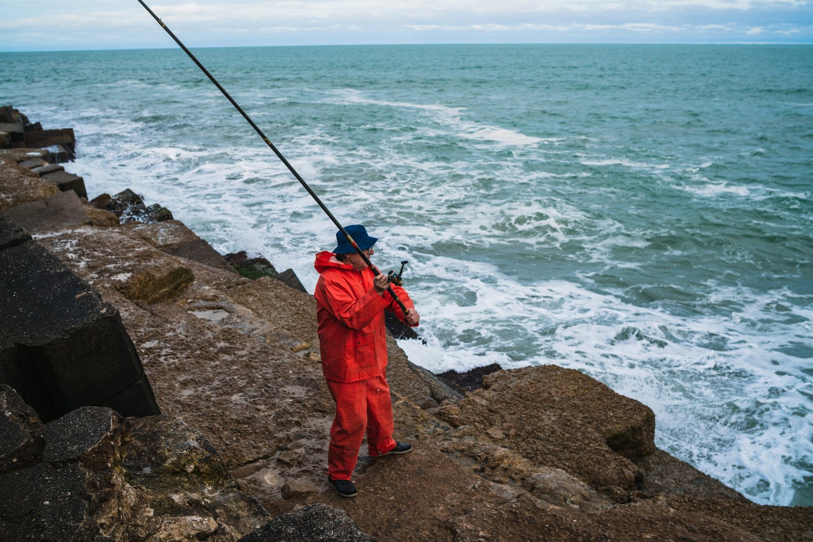 Pesca na Pedra em Praias: Técnicas, Informações e Segurança